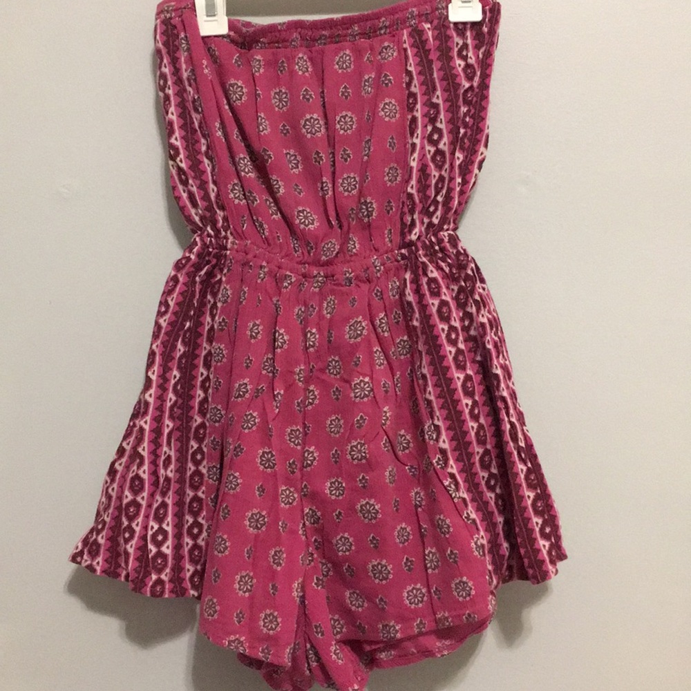 Pink hollister romper - Picture 2 of 4